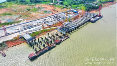 年吞吐量990万吨，湖南湘阴虞公港顺利完成首跨预制梁吊装